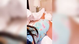 DreamDoll: She wildin cause her twerking shit be trending on Twitter wtf #2