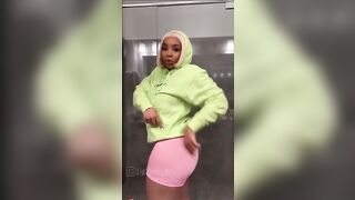 LightSkinKeisha: Put some mf respect on thıs ass #4