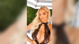 Lindsey Pelas: Massive Cleavage on IG #2