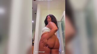 Lizzo: Ass grab #4