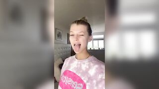 Loren Gray: tongue loop #4