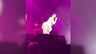 Dua Lipa: That ass #2