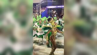 Famosas Gostosas: Iza carnaval - Tik Tok #2