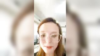 Famosas Gostosas: Larissa Manoela - Pagando peitinho em live #3