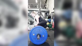 Fit Girls: 150kg deadlifts #2