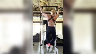 Fit Girls: Who else is getting a kick out of type writer pull-ups? I add at least a set per week to spice up my pull-up game #2