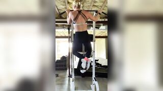 Fit Girls: Who else is getting a kick out of type writer pull-ups? I add at least a set per week to spice up my pull-up game #3