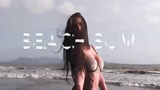 Poonam Pandey : Beach Bum [DIRECT STREAMING]