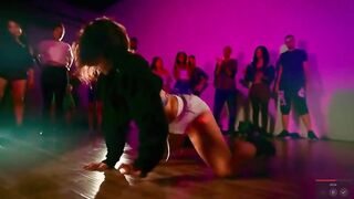 Jade Chynoweth: Twerking GIF #4