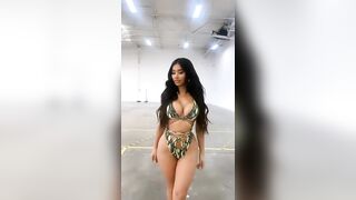 Janet Guzman: Bouncy Strut #2