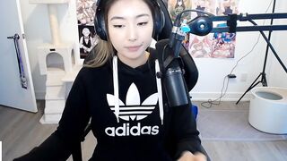 xChocoBars: That Hand is trying to say something to us ♥️♥️♥️♥️♥️♥️ #2