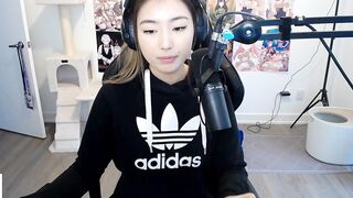 xChocoBars: That Hand is trying to say something to us ♥️♥️♥️♥️♥️♥️ #3