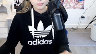 xChocoBars: That Hand is trying to say something to us ♥️♥️♥️♥️♥️♥️ #4