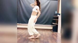 Janhvi Kapoor: Janhvi Kapoor in her hottest dance avatar ♥️♥️ #2