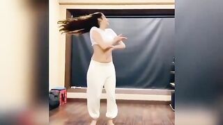 Janhvi Kapoor: Janhvi Kapoor in her hottest dance avatar ♥️♥️ #4