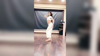 Janhvi Kapoor: Janhvi Kapoor's belly dance practice ♥️♥️♥️♥️ #2