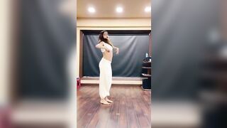 Janhvi Kapoor: Janhvi Kapoor's belly dance practice ♥️♥️♥️♥️ #4