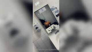 JayCake: Twerk in public restroom #2