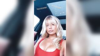 Blonde wig volontary areola slip in the car [Insta Story]