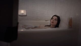 Julia Fox bathtub plot-PVT Chat (2020)