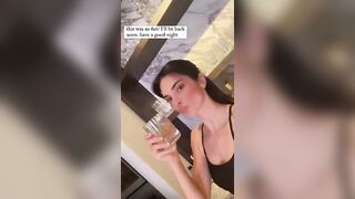 Kendall Jenner: 818 tequila selfie 2/2 #2