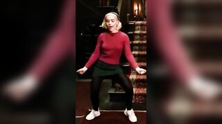 Kiernan Shipka: Kiki Bouncy #4