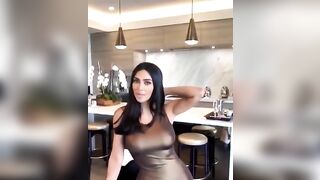 Kim Kardashian: Kim Kardahsian Curves #4