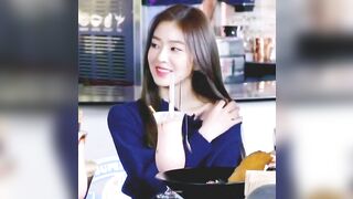 Red Velvet - Irene's shoulder