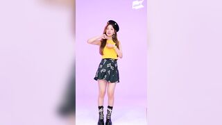 Kpop: ROCKET PUNCH Yeonhee's juicy thighs #3