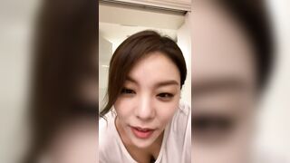 Kpop: Ailee - Fanservice during IG live #2