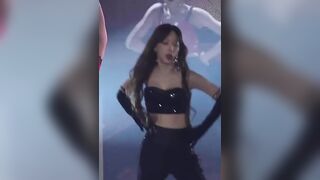 Kpop: SNSD - Taeyeon cleavage #4