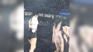 Kpop: Red Velvet - Irene & Seulgi back view #4