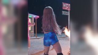 Kpop: I-DLE- Soyeon in blue shorts #2