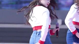 Kpop: MOMOLAND - Nancy & Hyebin (Hyebin looks at Nancy's butt) #2