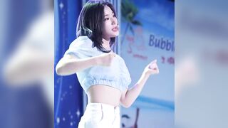 Fromis_9 - Saerom yummy tummy and slurpy sweaty back