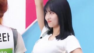 TWICE - Momo and Jihyo