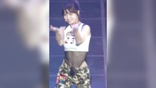 Twice - Momo debut outfit