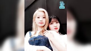 Twice - Momo getting handsy with Dahyun!