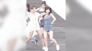 Twice - Momo's cute bouncy Momos