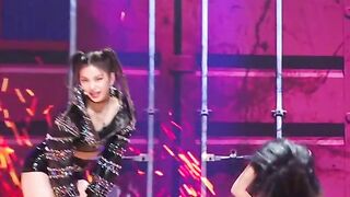 Kpop: ITZY - Yeji, Chaeryeong & Ryujin feat. I-DLE - Soojin #2