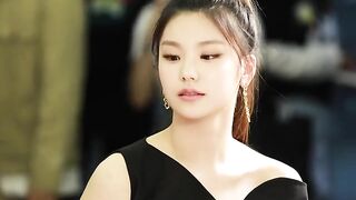 Kpop: Itzy - Yeji being beautiful #2