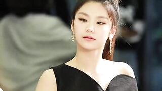 Kpop: Itzy - Yeji being beautiful #4