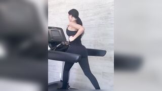 Kylie Jenner: Slo mo treadmill #4