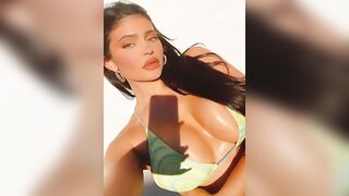 Kylie Jenner: sheeeeesh BUSTY ‼️ #2